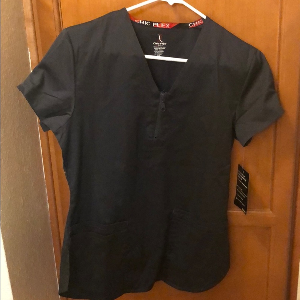 New with Tags Chic Flex Women Scrub top Pewter XS